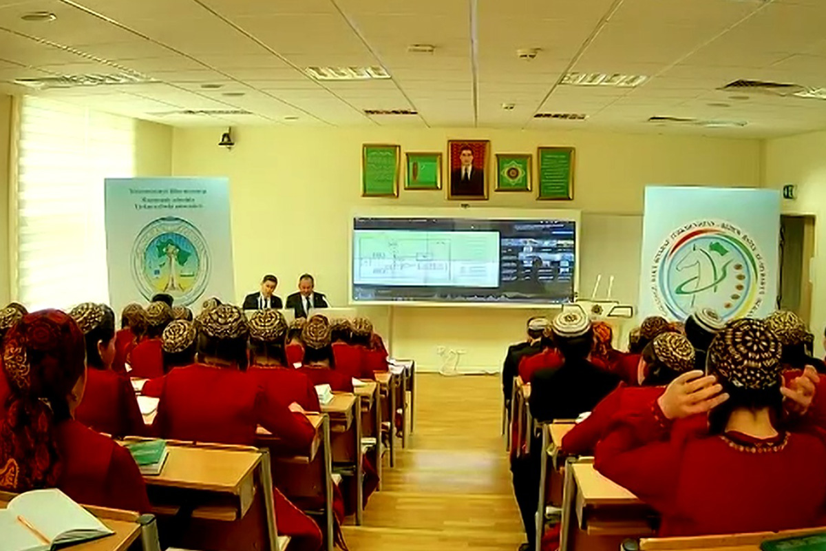 Мировые практики «зелёного» бюджетирования: преподаватель СПбУТУиЭ выступила на конференции в Туркменистане
