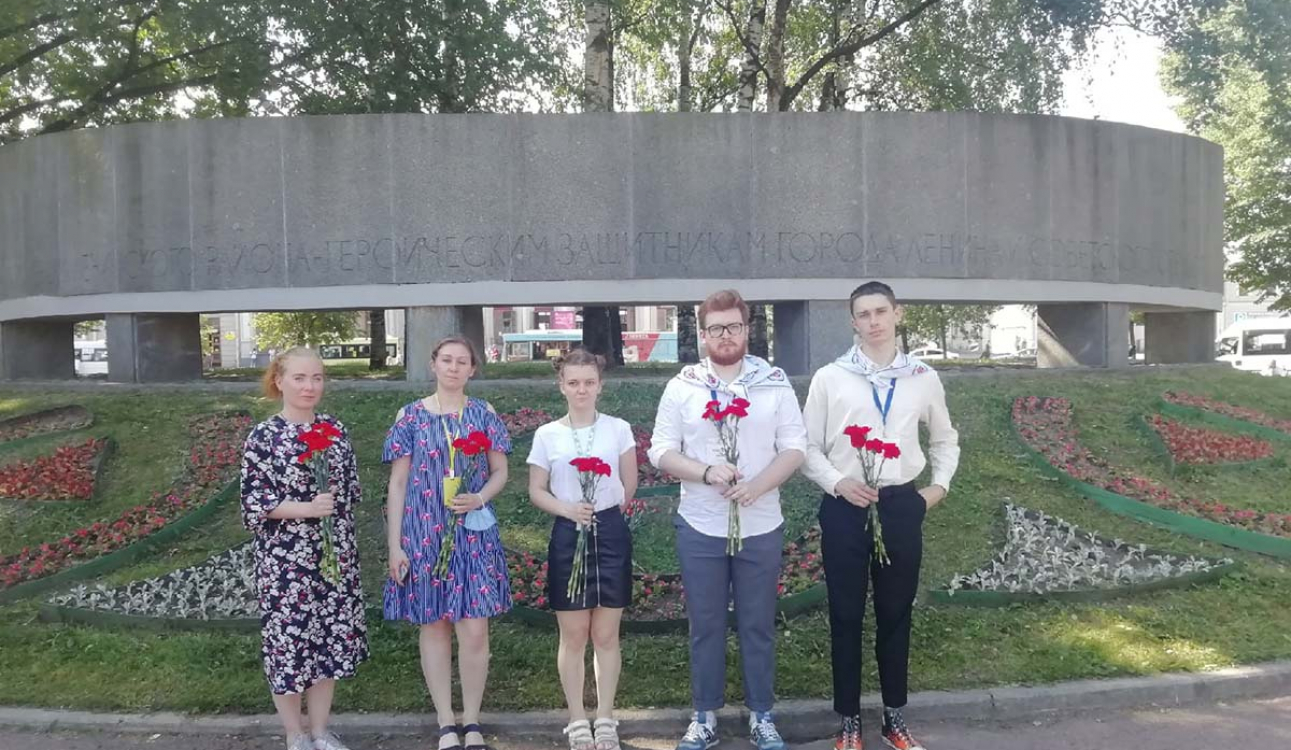 «Минутою молчания погибшим долг отдай…»