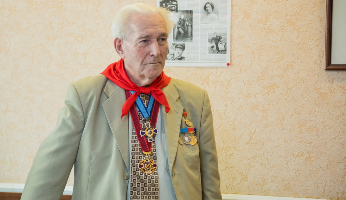 Поздравляем одного из старейших преподавателей СПбУТУиЭ – Белозерова Бориса Петровича с 88-летием!