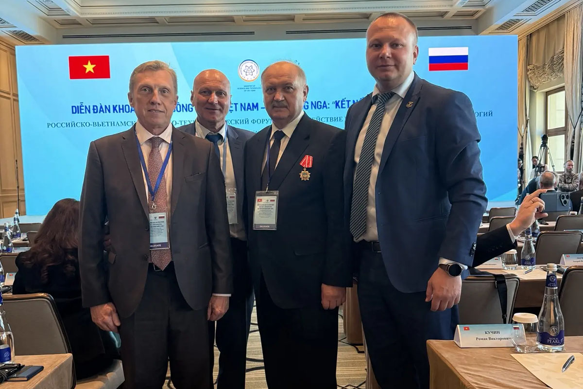 Ректор СПбУТУиЭ Олег Смешко и проректор Владимир Дмитриев приняли участие в Российско-Вьетнамском научно-технологическом форуме в Москве
