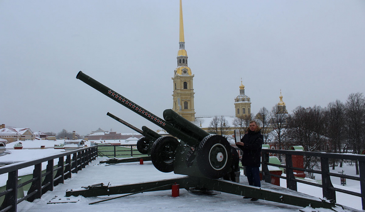 СПбУТУиЭ встретил юбилей выстрелом из пушки Петропавловской крепости