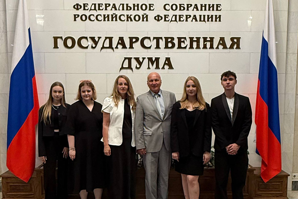 Студенты- победители конкурсов «Совершенное государство» и Школы молодежных лидеров представили свои проекты депутатам Государственной Думы