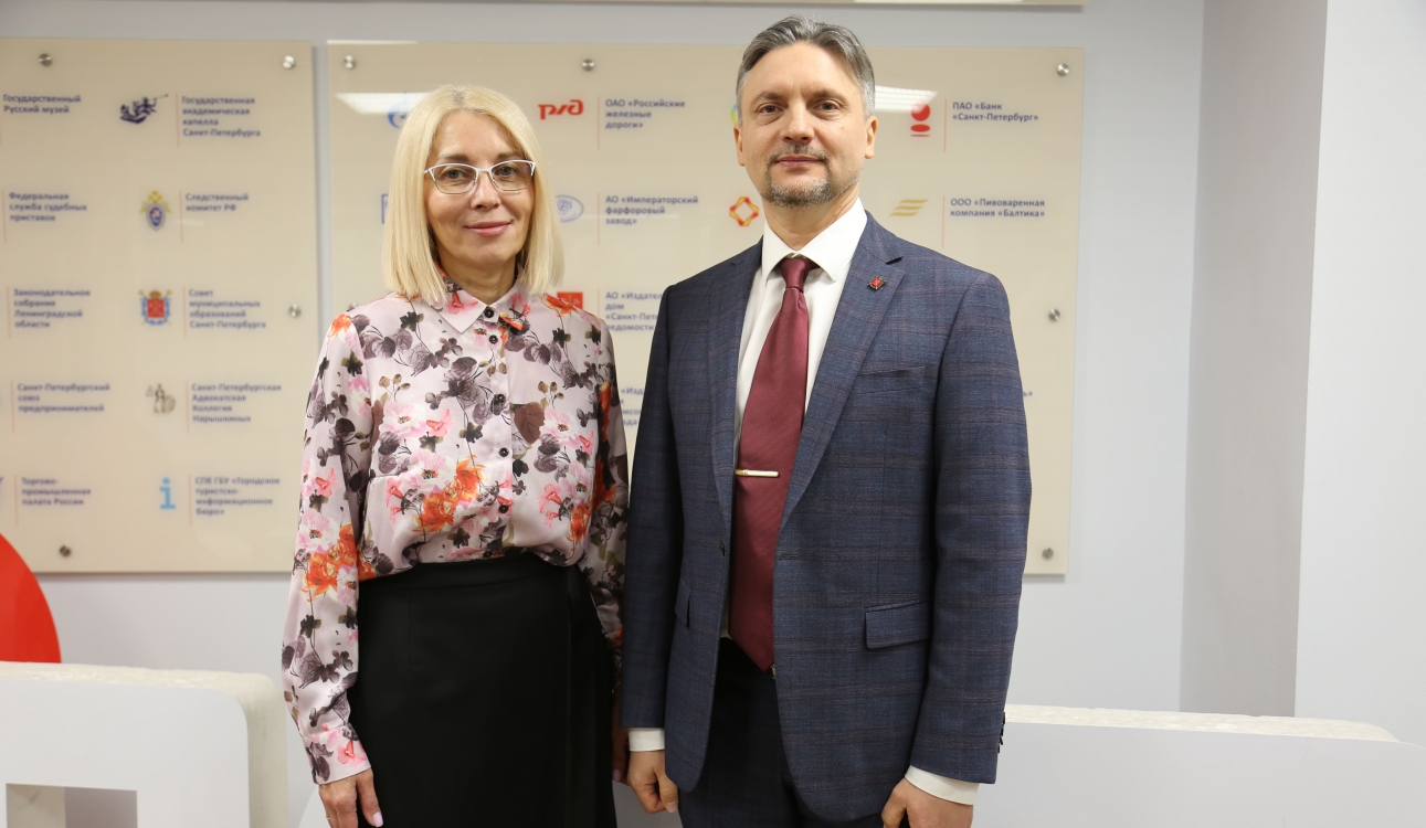 СПбУТУиЭ - площадка образовательной программы Корпоративного университета Санкт-Петербурга. Мероприятие посетил вице-губернатор города Станислав Казарин