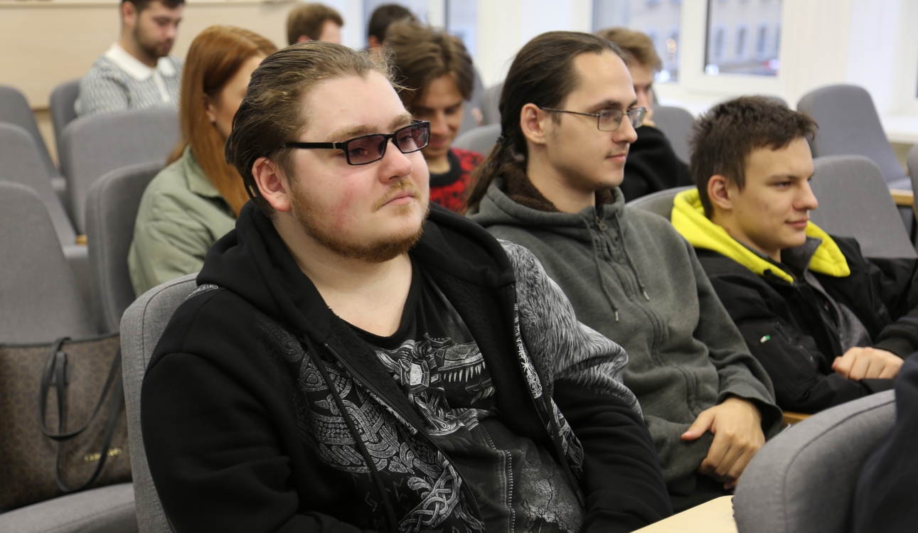 На работу в крупную компанию при помощи «Актион Студенты» и университета