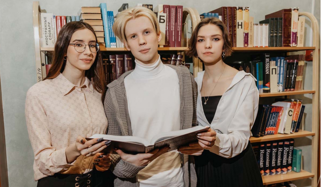 К дню филолога: Редакция сайта публикует информацию о любимых книгах зумеров