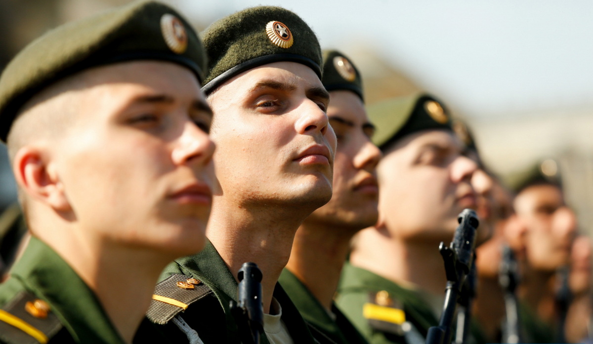 По призыву или по контракту?
