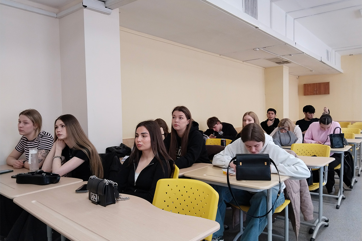 В виртуальном филиале Русского музея при СПбУТУиЭ прошла лекция, посвященная феномену «космизма» в русском искусстве.