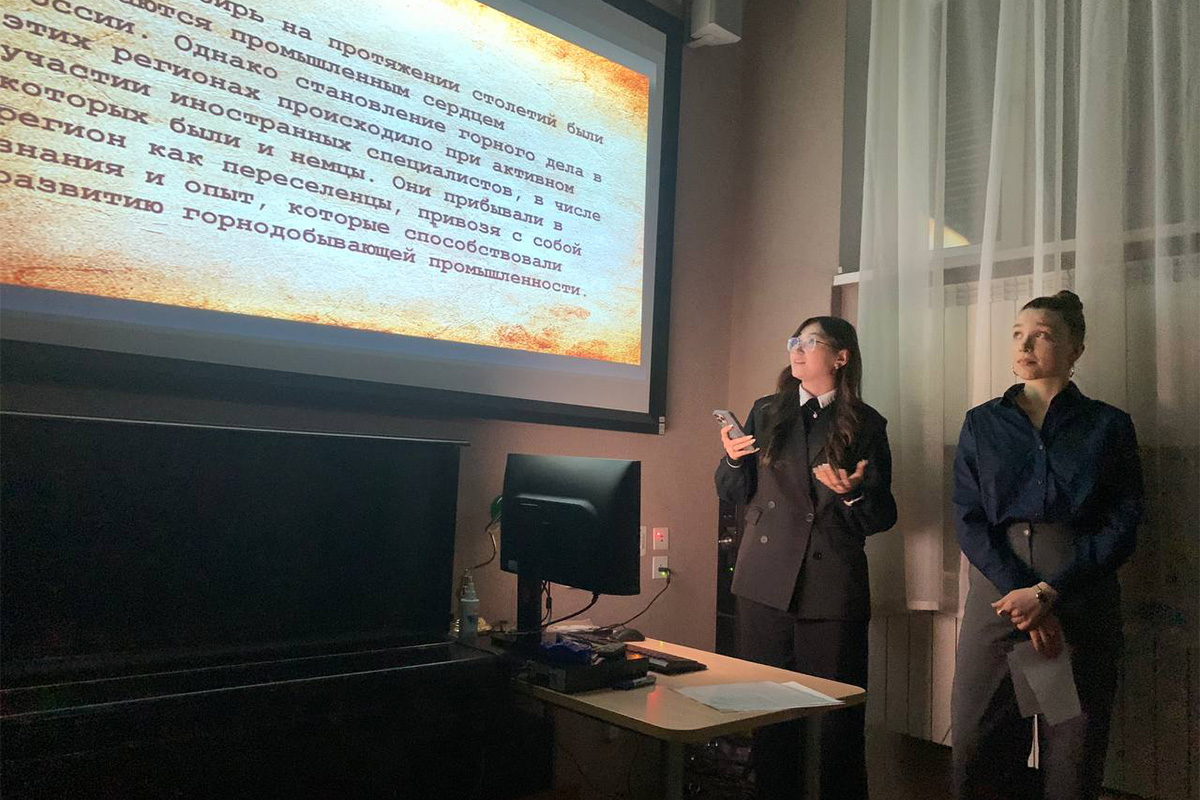 Студенты СПбУТУиЭ выступили соорганизаторами выставки, посвященной горнозаводским ландшафтам Урала и Сибири