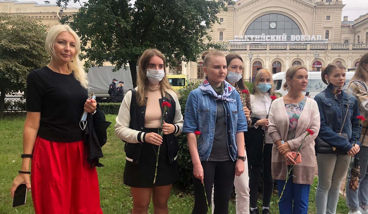 Студенты и сотрудники СПбУТУиЭ приняли участие в торжественно-траурной церемонии, посвящённой 77-летию окончания битвы за Ленинград