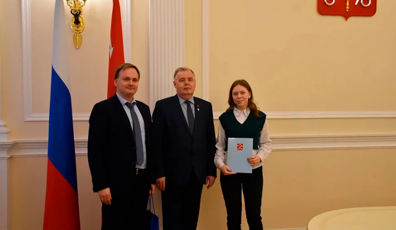 Студентка СПбУТУиЭ Анна Устинова прошла стажировку в рамках проекта «Открытый Смольный»