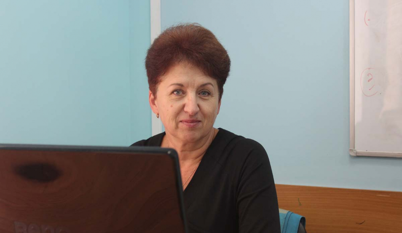К Дню учителя. Педагог Колледжа Лариса Манькова: «Учу тому, что пригодится в жизни»