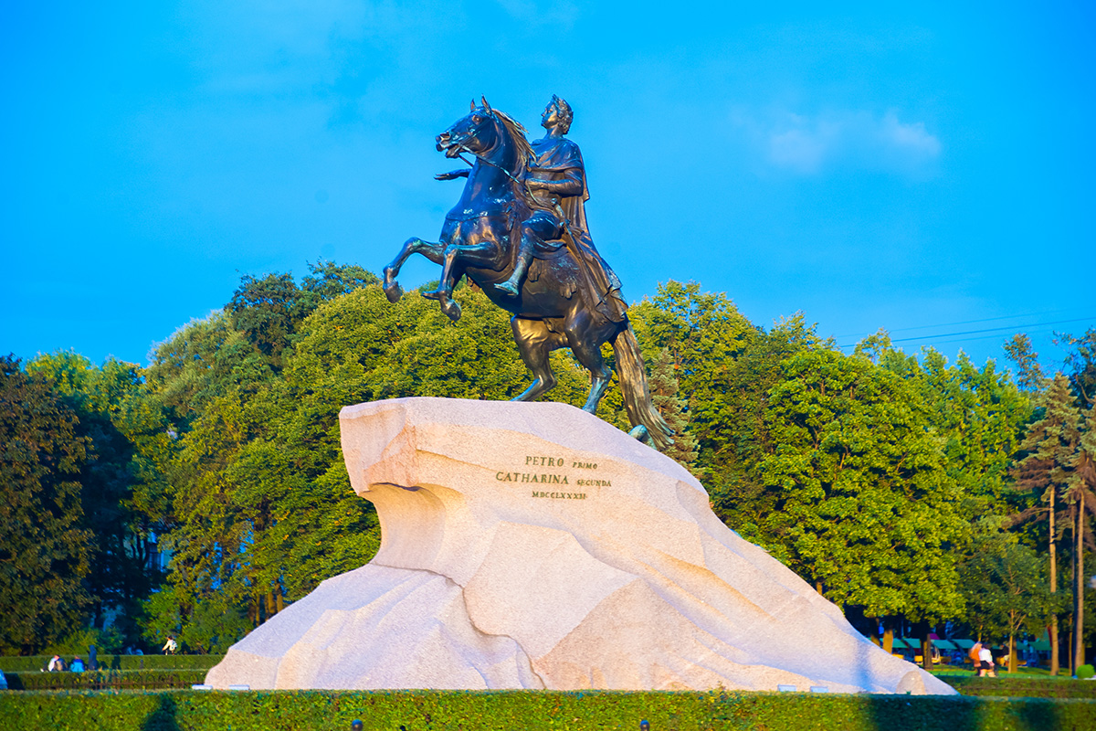 «Красуйся, град Петров!». Санкт-Петербургу - 323!
