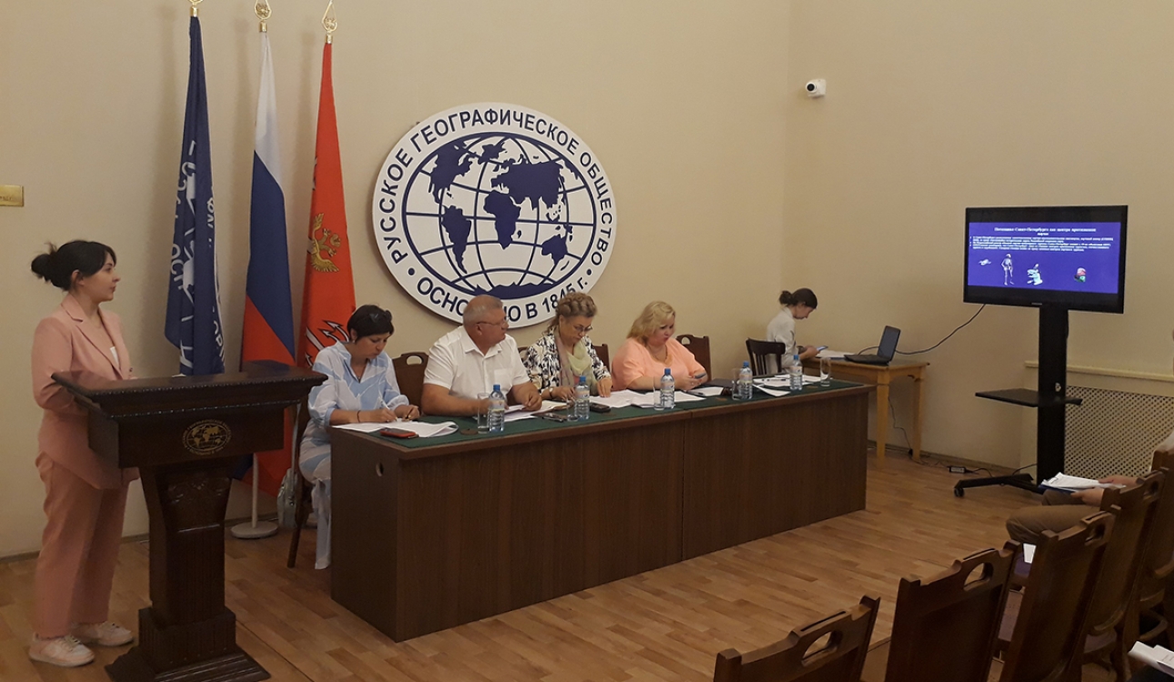 Поздравляем студентов СПбУТУиЭ Валерию Медведеву и Владислава Бухтоярова с победой в конкурсе «Познай Россию заново»