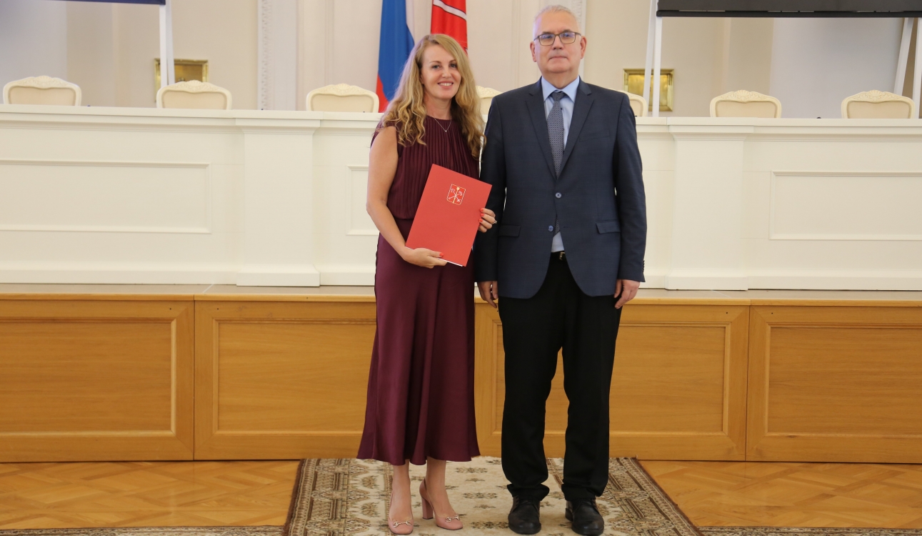 Дипломы выпускникам Президентской программы подготовки управленческих кадров, реализуемой университетом, вручили в Смольном