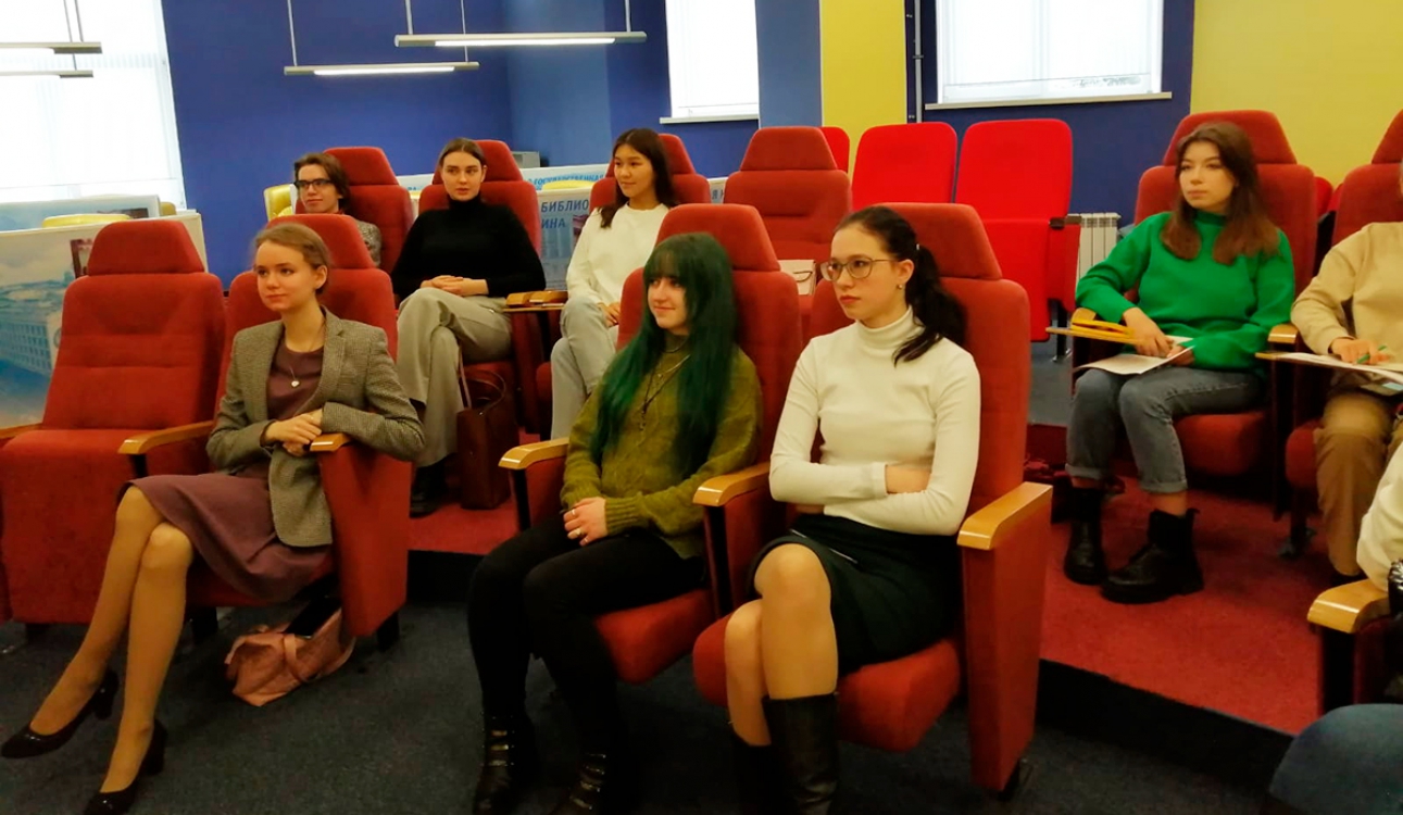 Третье занятие цикла «Диалог с искусством» в УГК «Пушкинский»