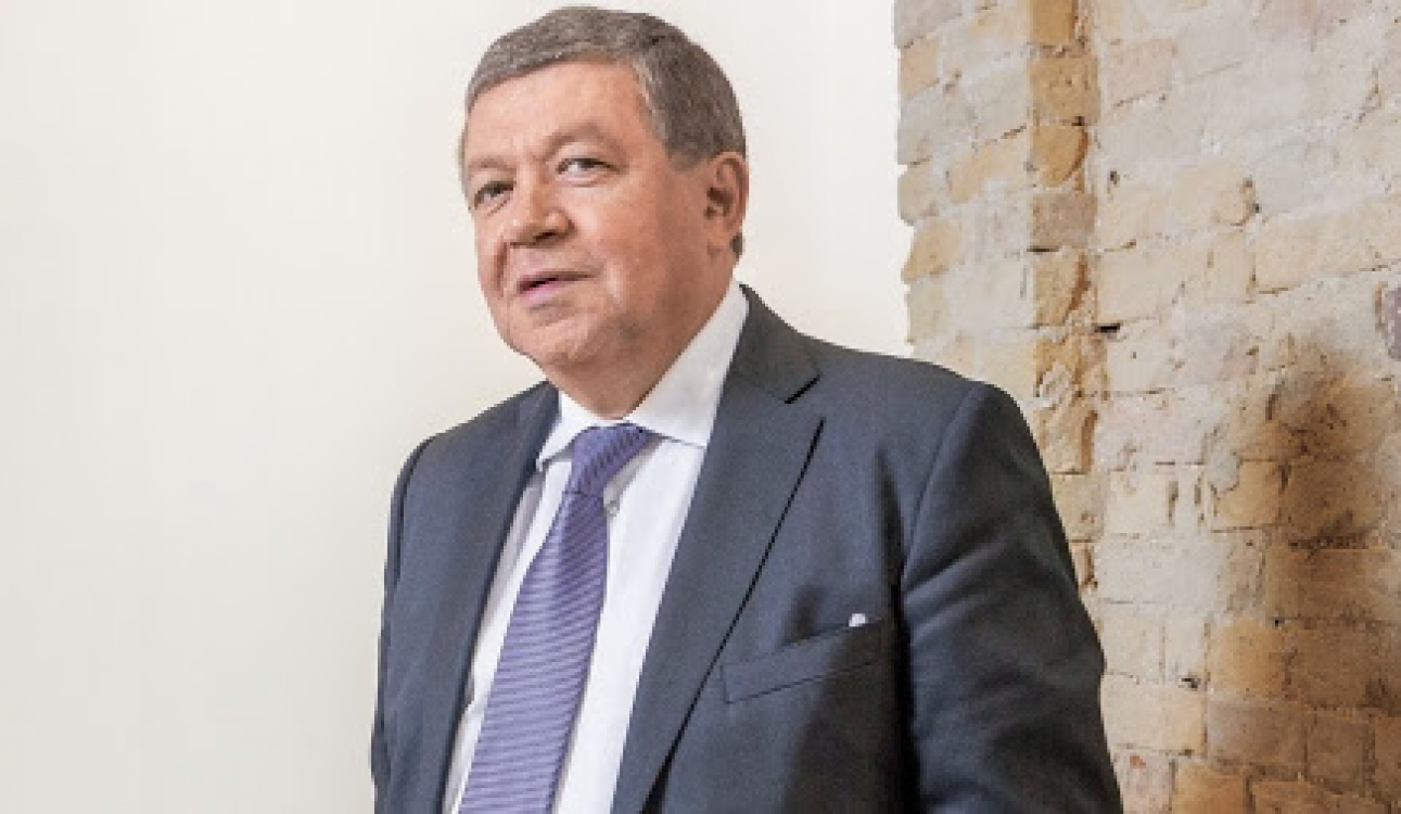 Выпускников СПбУТУиЭ поздравил член-корреспондент РАН Руслан Гринберг