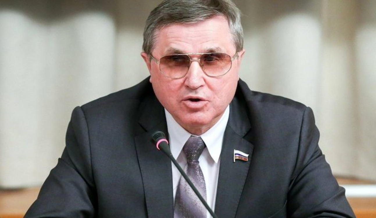 С праздником защитников Отечества и тех, кому предстоит его защищать, поздравил Олег Смолин