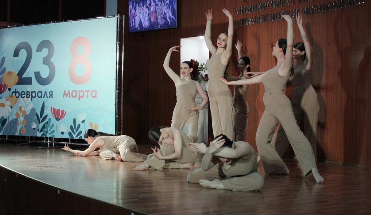 Университетский февромарт: весна, вернисаж, таланты!