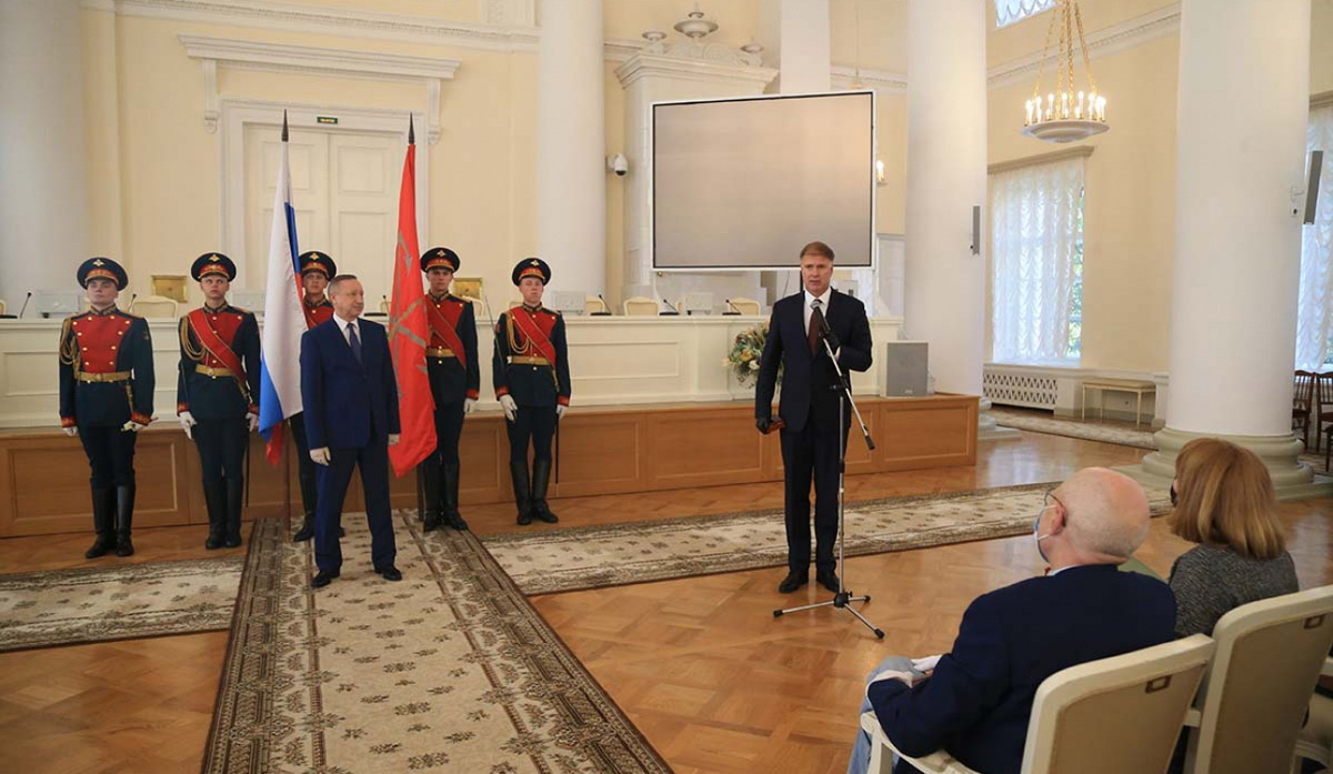 Губернатор Санкт-Петербурга вручил государственную награду доценту СПбУТУиЭ