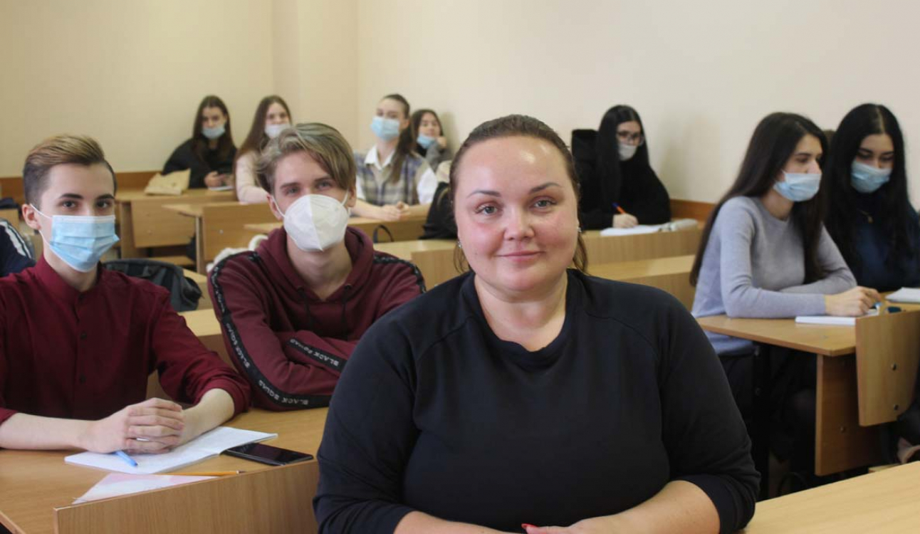 К Дню учителя. Педагог Колледжа Екатерина Демина: «Я за личный подход к студентам»