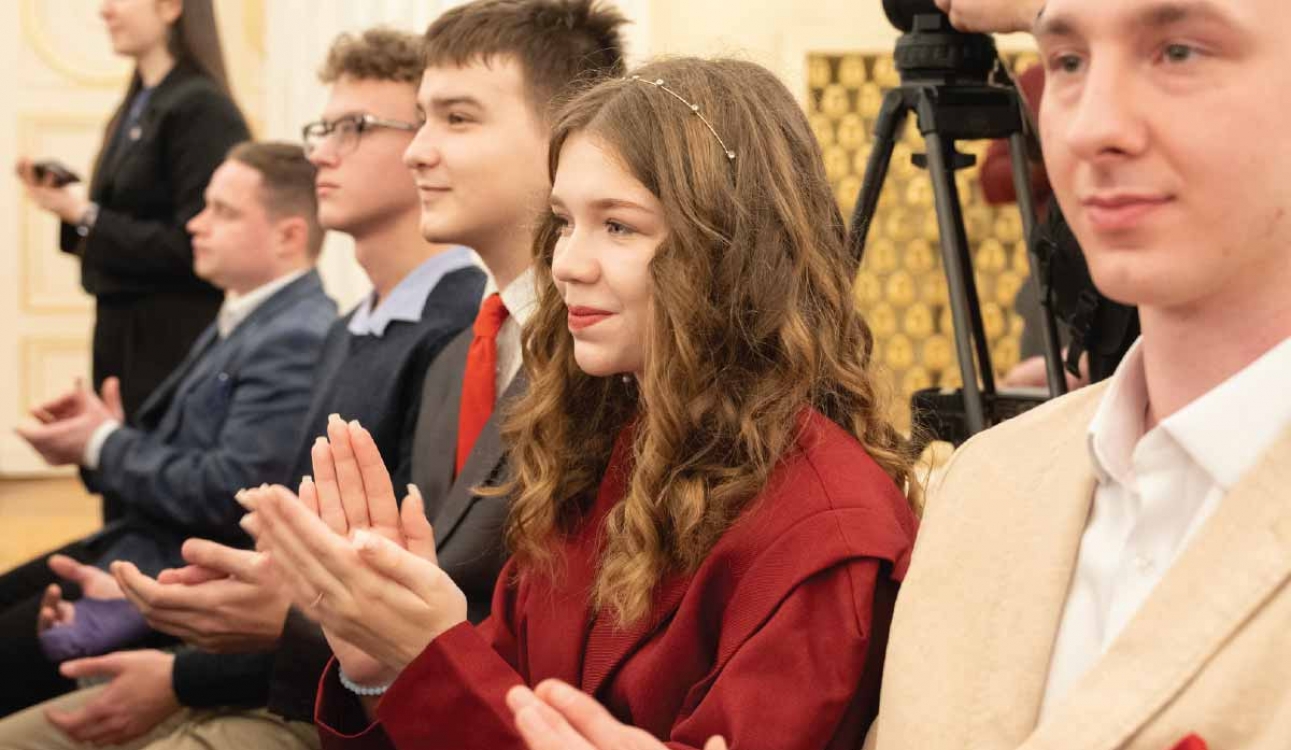 В Законодательном Собрании Санкт-Петербурга наградили студентов СПбУТУиЭ — финалистов премии «ЧИЖ»