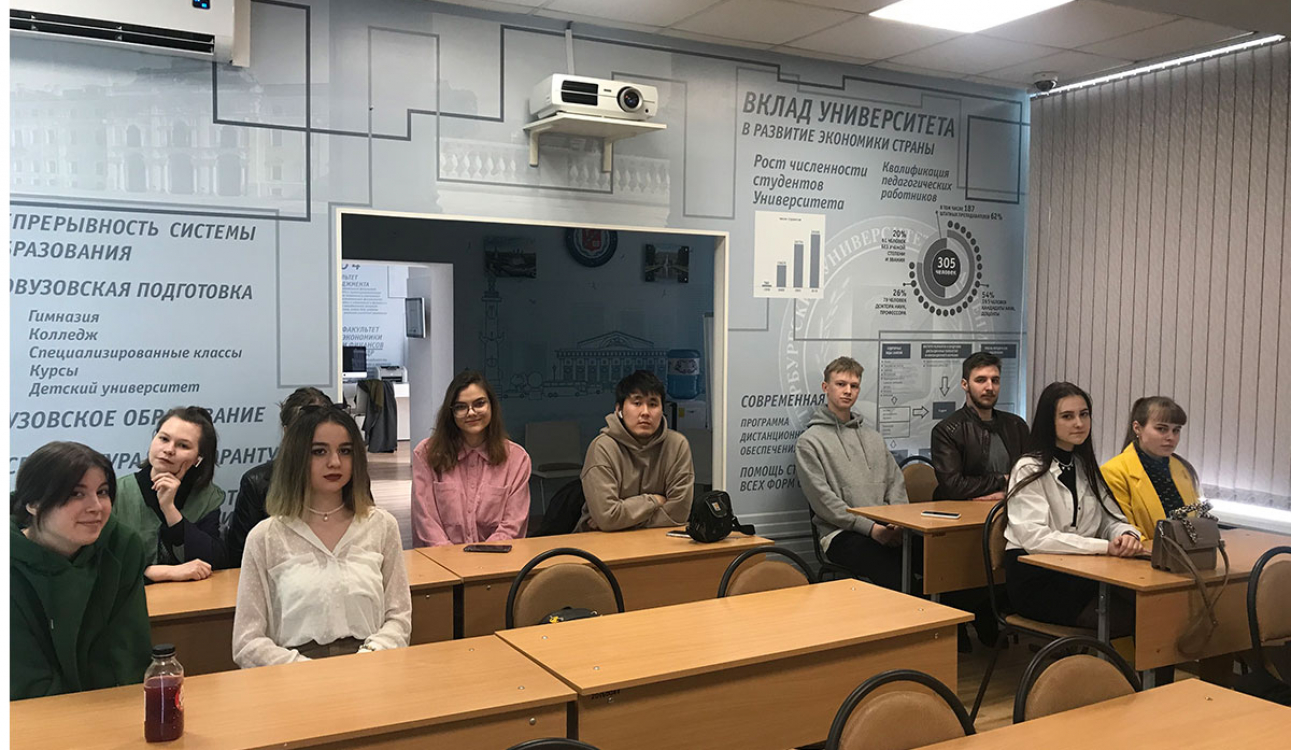 Эрмитаж в СПбУТУиЭ: интерактивная экскурсия в cтудиоло Федерико да Монтефельтро в Палаццо Дукале в Урбино