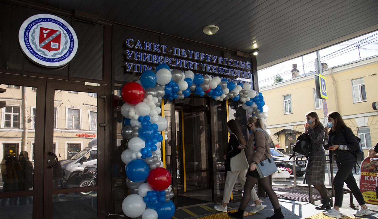 Ассамблея-онлайн и барабаны на крыше: СМИ Петербурга рассказали, как прошел День знаний в СПбУТУиЭ