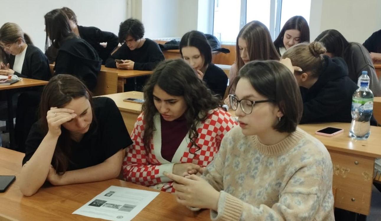 Будущие переводчики отметили профессиональный праздник