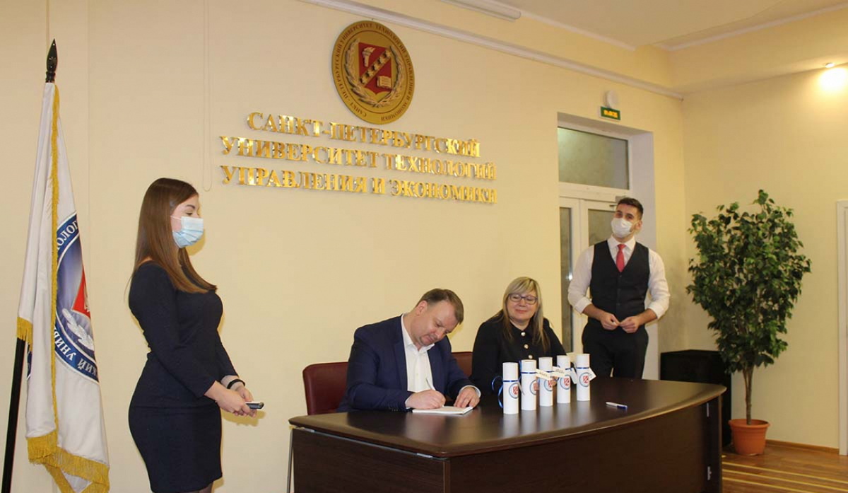 «Капсула времени»: принимаем поздравления и готовимся к следующему юбилею