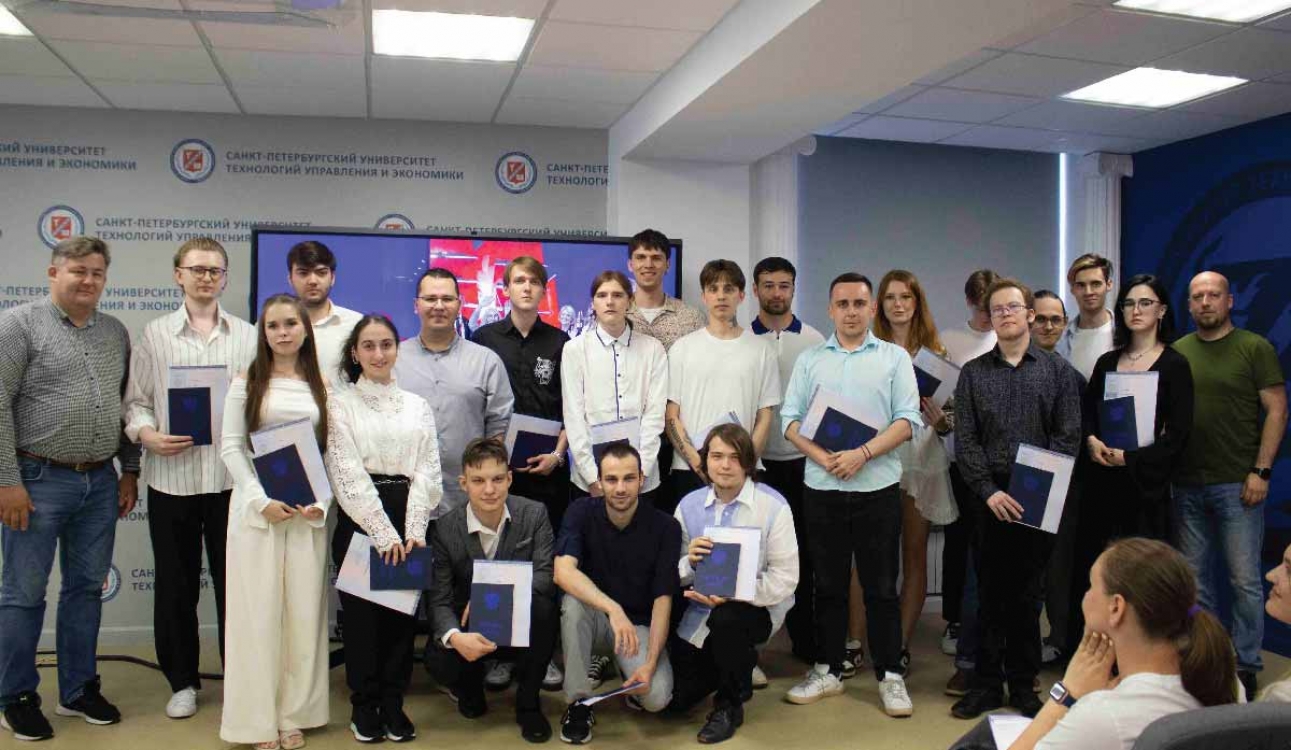 Состоялось вручение дипломов выпускникам института управления и ИТ