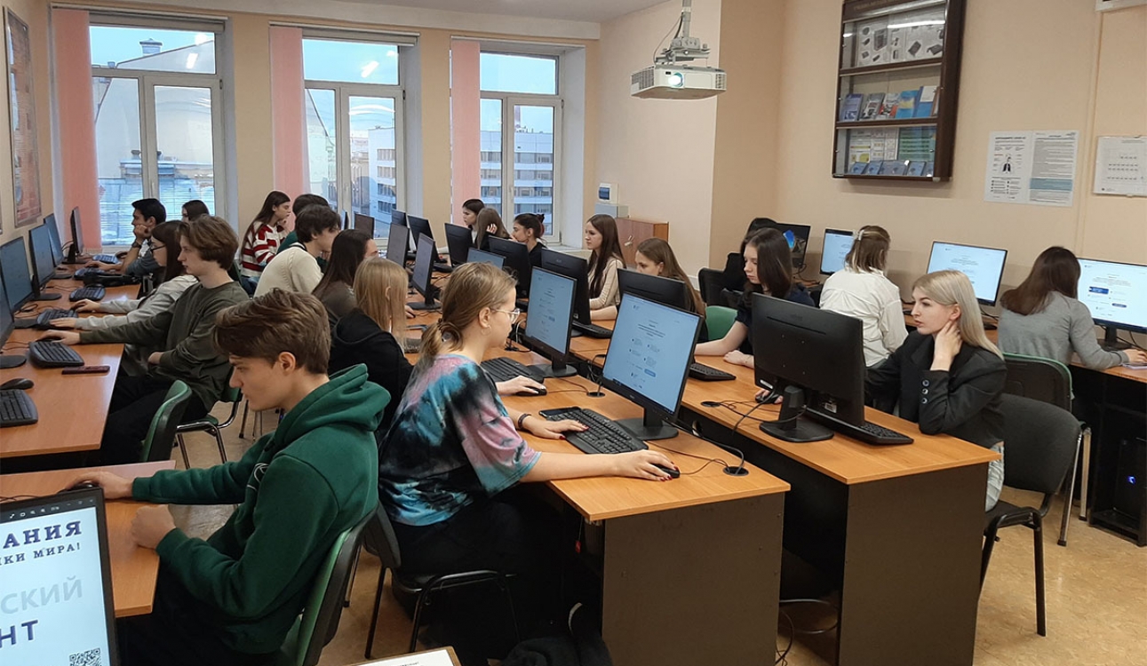 В СПбУТУиЭ студенты проверили правовую грамотность