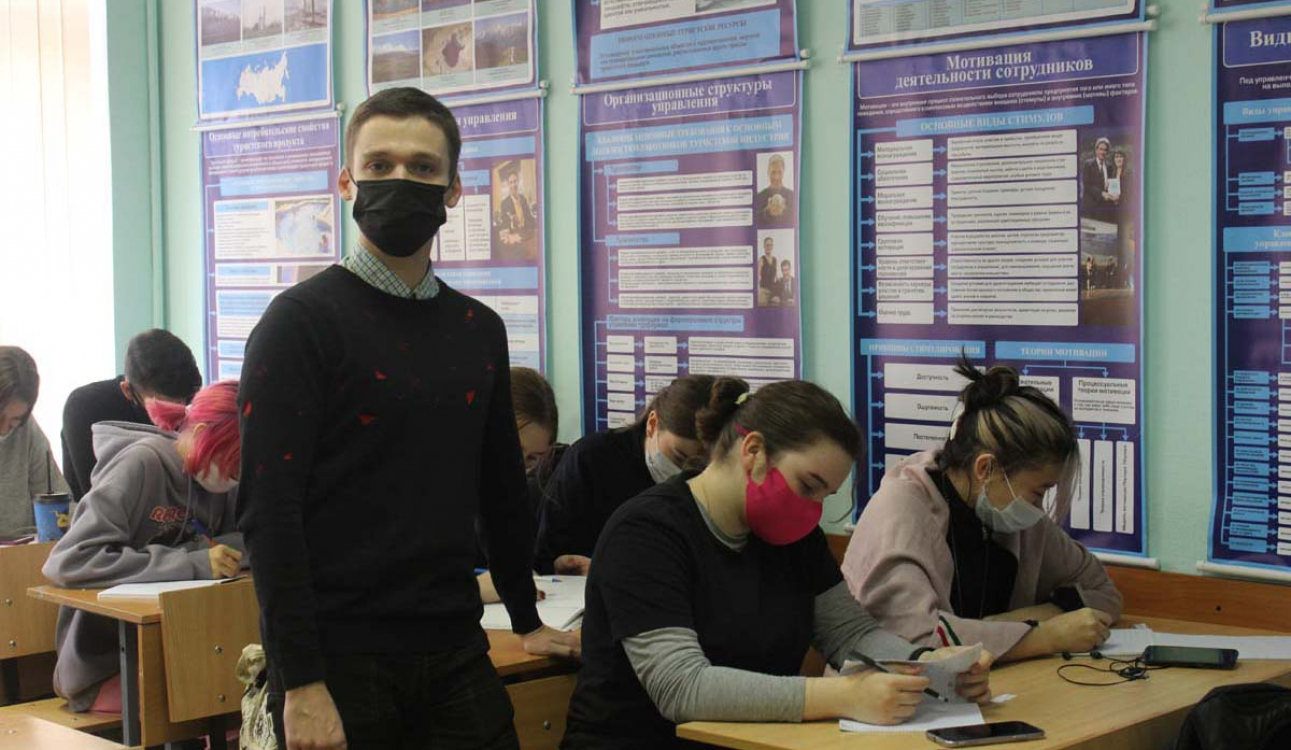 К Дню учителя. Педагог Колледжа Евгений Платошин: «Мне нравится моя профессия»