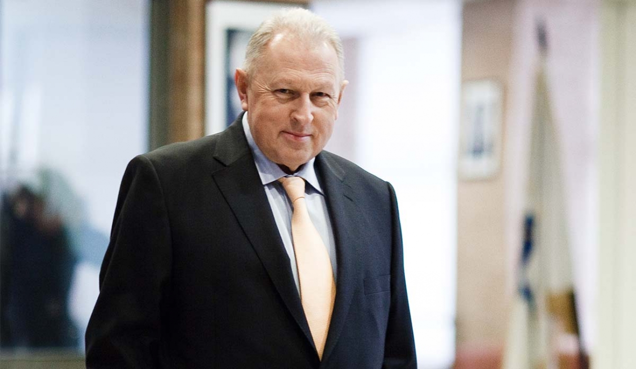 Светлой памяти первого ректора СПбУТУиЭ Виктора Андреевича Гневко