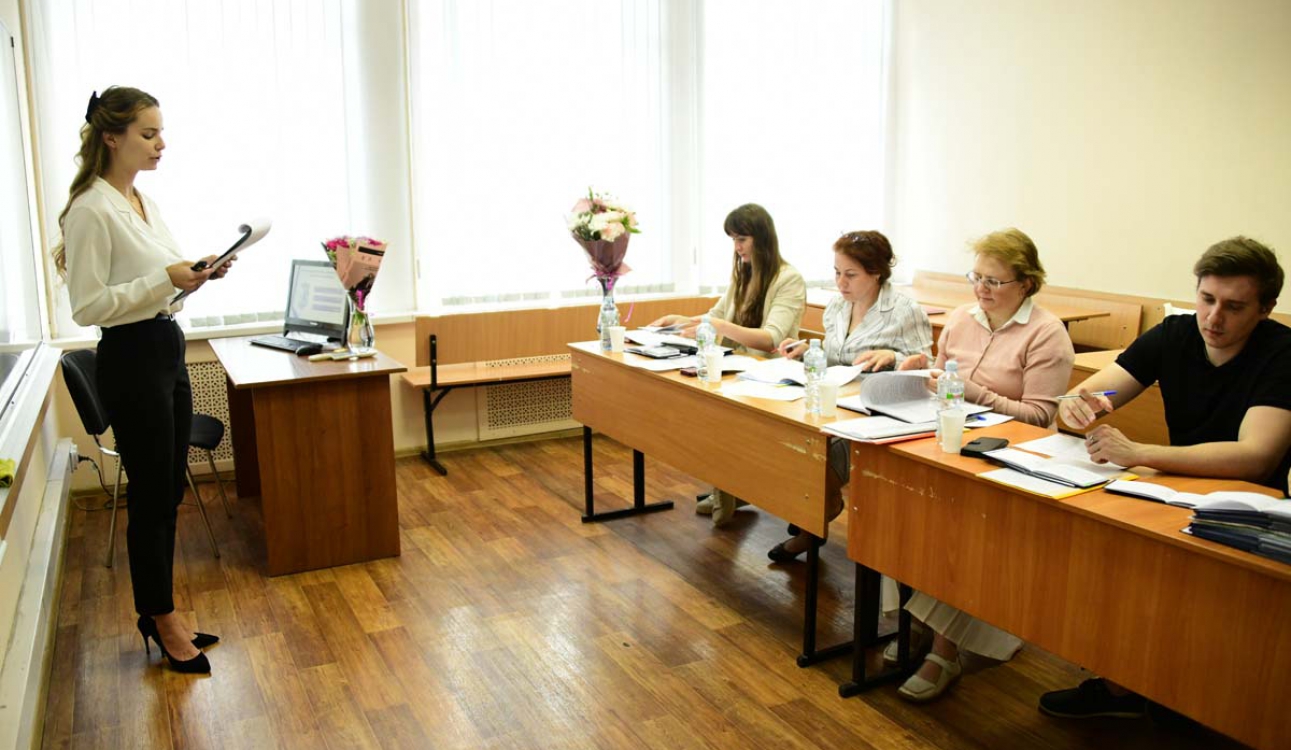 Защиты выпускных квалификационных работ подходят к концу. Впереди – вручение дипломов!