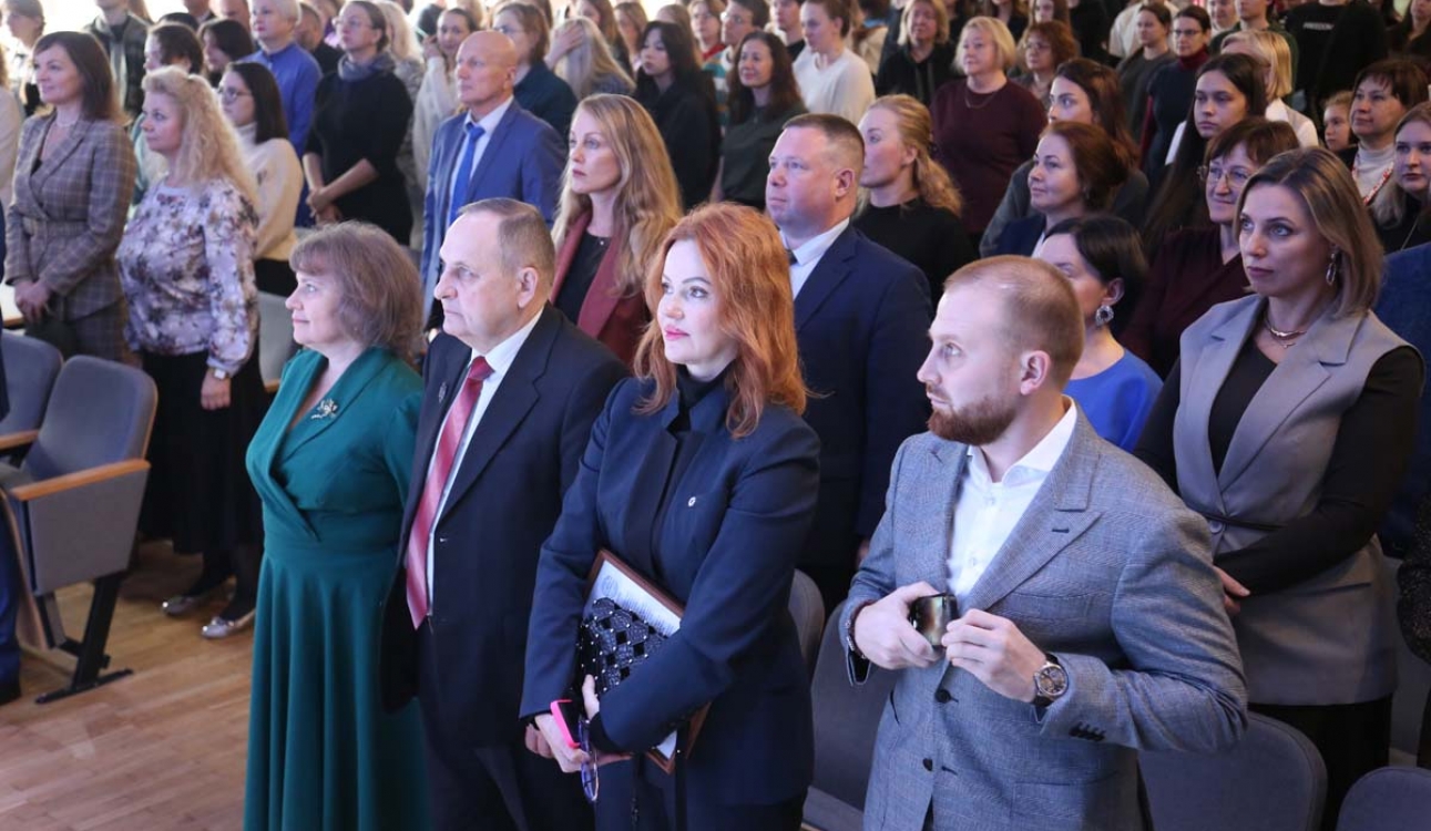 Быть ориентиром для студентов, мотивировать их, учить мыслить — в СПбУТУиЭ отметили День преподавателя высшей школы