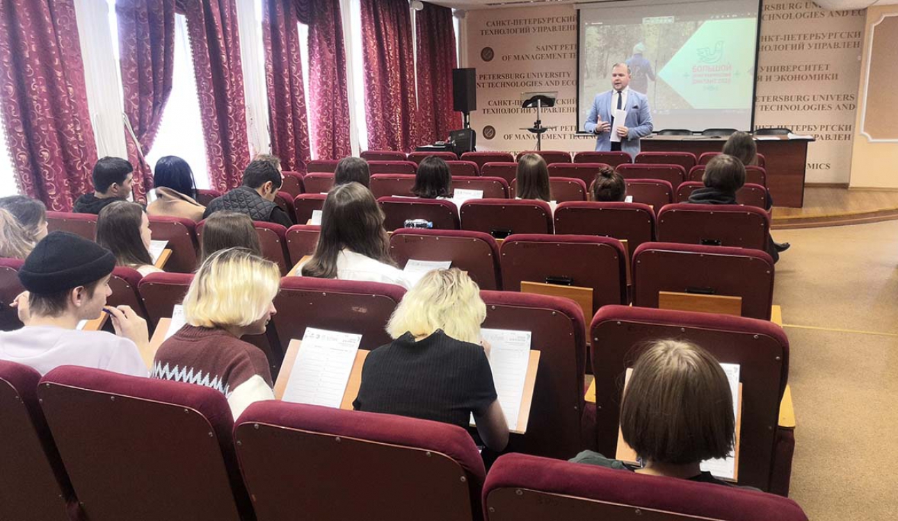 Студенты университета проверили свои знания по этнографии