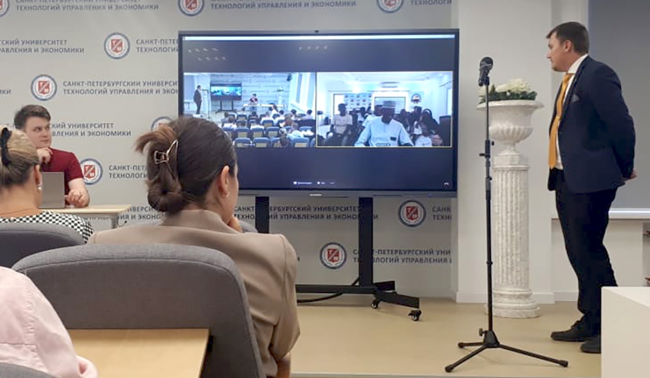 Российско-малийский телемост: Студенты СПбУТУиЭ и Университета Бамако обсудили молодежную политику