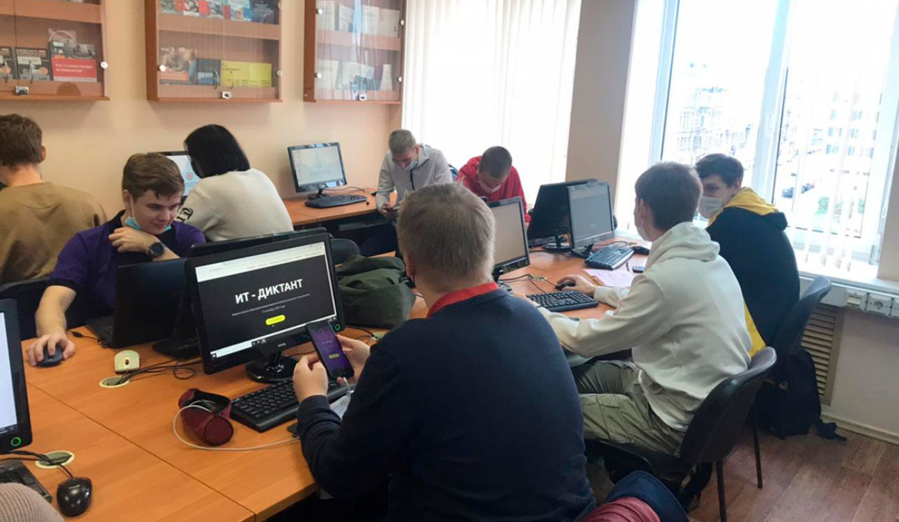 Преподаватели и студенты СПбУТУиЭ оценили свой уровень цифровой грамотности