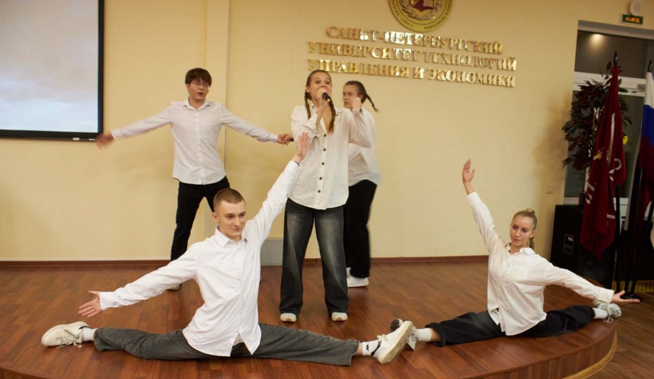 В УГК «Пушкинский» состоялся яркий фестиваль студенческих талантов «Минута славы»